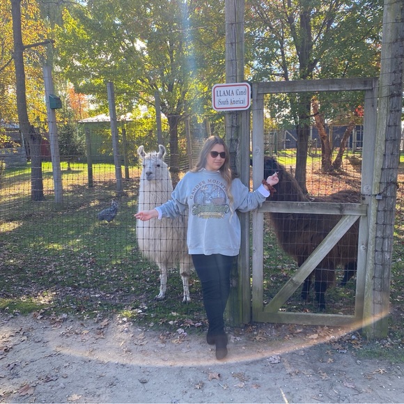 Meet your Posher, Emily - Picture 2 of 3